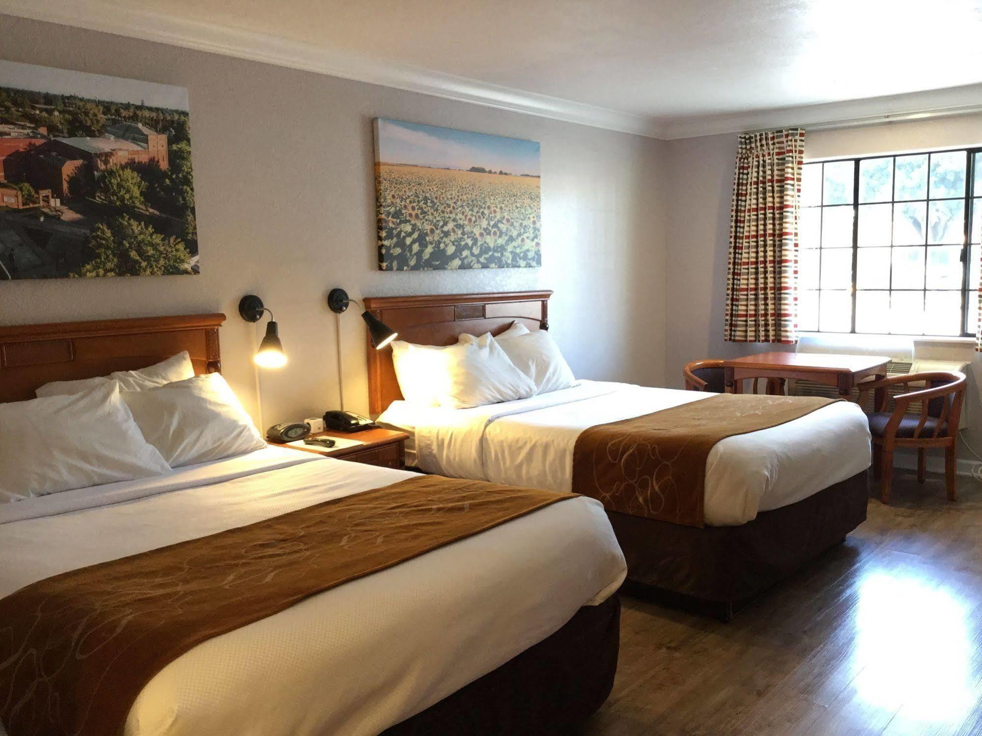 Journey Inn Woodland Extérieur photo