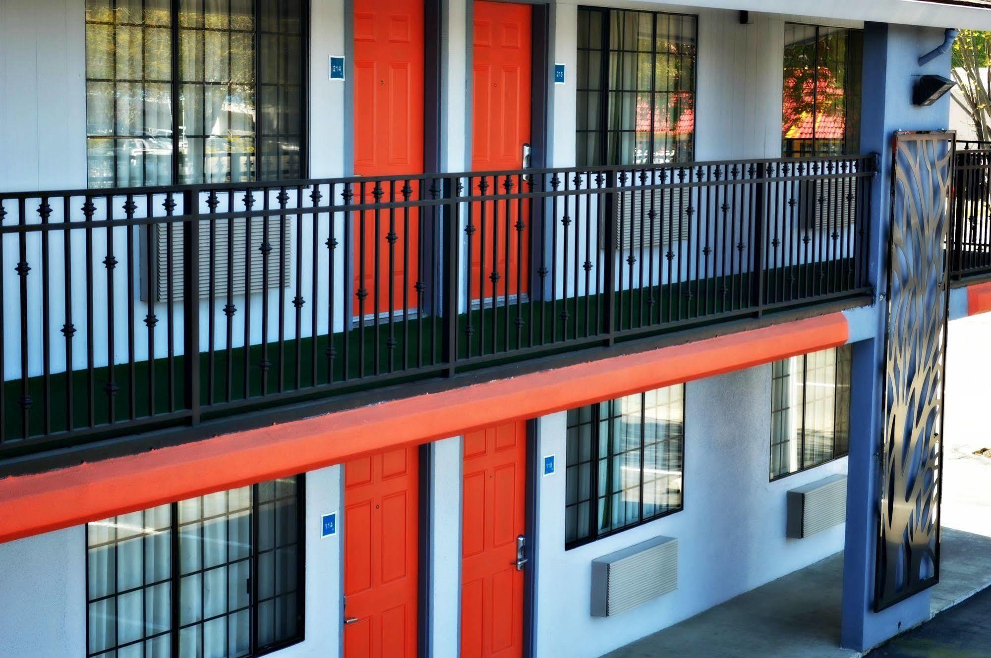 Journey Inn Woodland Extérieur photo